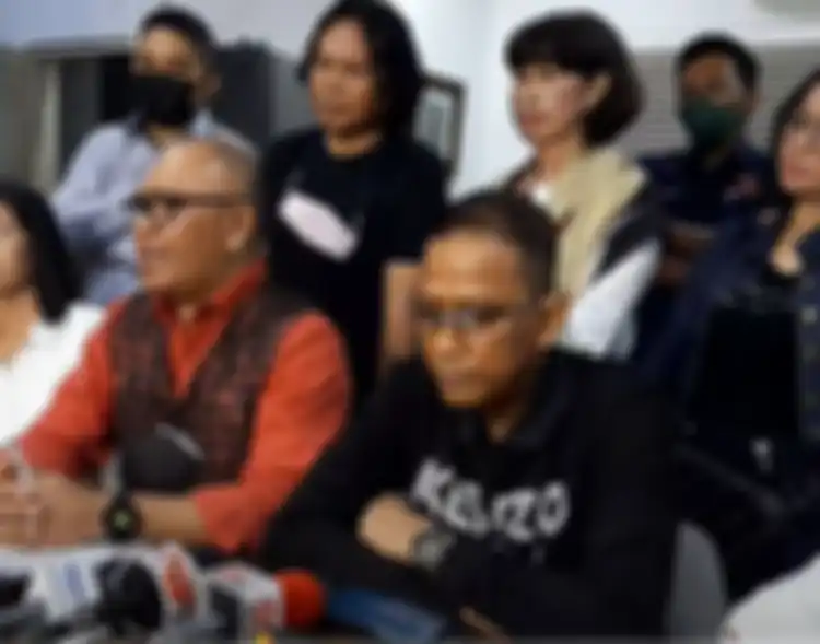 Doddy Sudrajat bersama kuasa hukumnya membicarakan soal uang asuransi Vanessa Angel