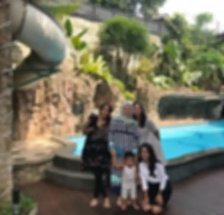 Kolam renang rumah Denny Cagur