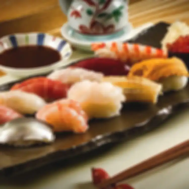 Sajian di restoran Sushi Jiro