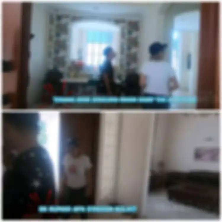 (Atas) foyer, (bawah) ruang tamu