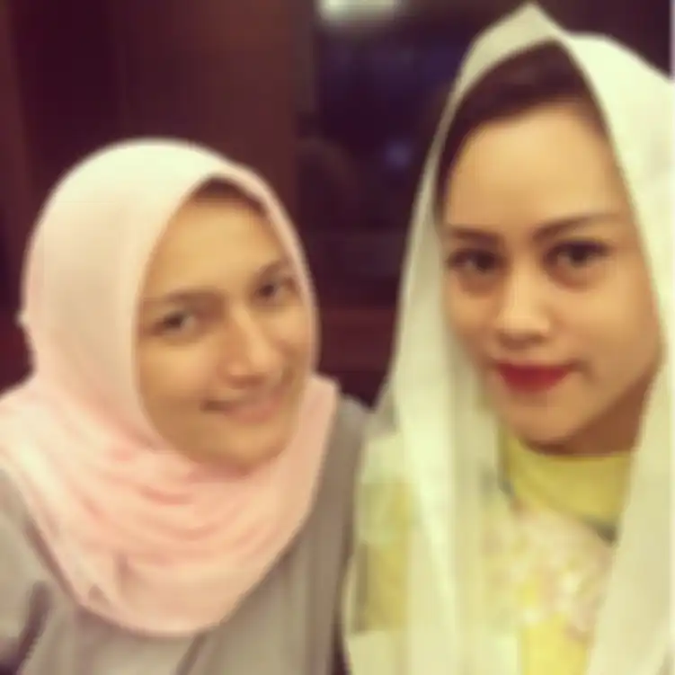 Penampilan Sarah Amalia berhijab.