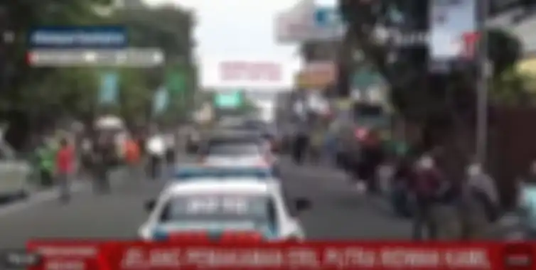 Warga padati jalan saksikan iringan mobil jenazah Eril diantar ke lokasi pemakaman