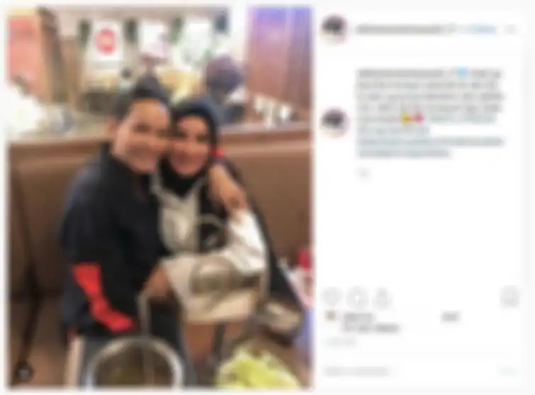 Nikita Mirzani unggah foto istri Haji Isam.