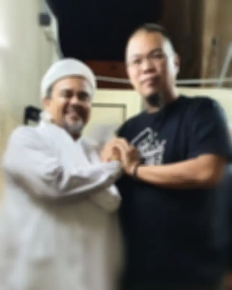 Steven Indra Wibowo (kanan) adalah sahabat Ustaz Arifin Ilham saat bersama Habib Rizieq. Koh Steven siap menguliti aib Alvin Faiz.