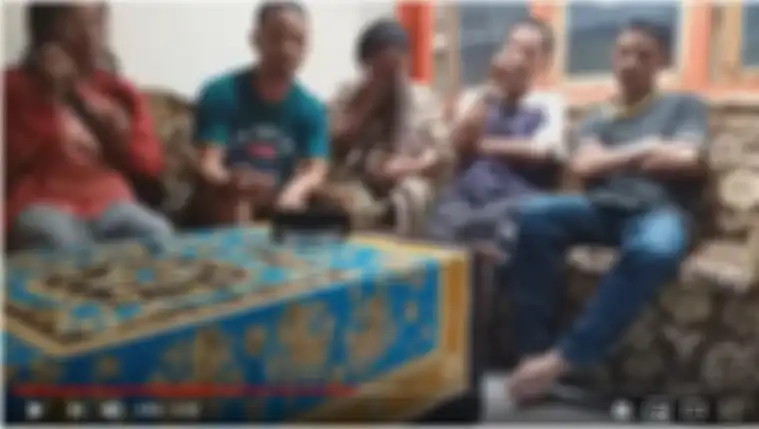 Kakek dan nenek Betrand Peto menangis