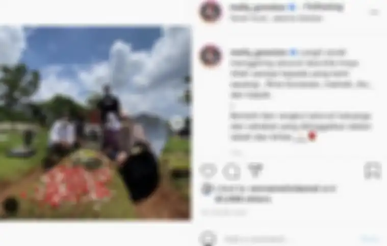Melly Goeslaw berziarah ke makam Rina Gunawan 
