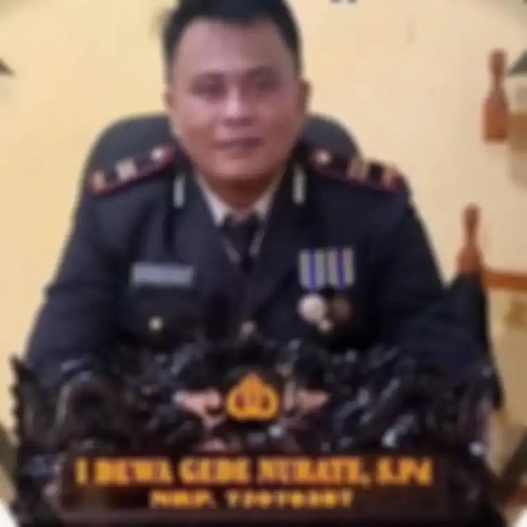 Irjen Ferdy Sambo yang disebut beri perintah tembak Brigadir J sempat pecat anak buahnya gegara kasus ini. Foto tampang oknum polisi disebarkan.