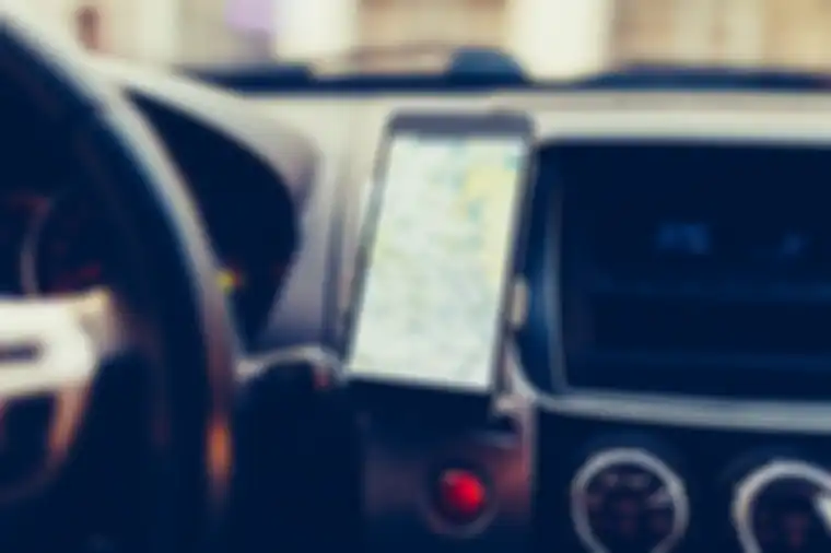 Barang elektronik dalam mobil