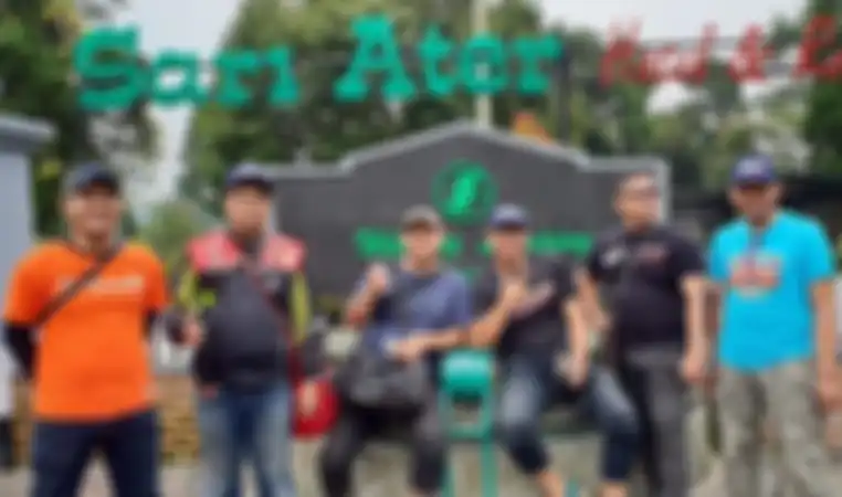 YNCI Depok Chapter saat menyambangi lokasi wisata Sari Ater, Bandung.