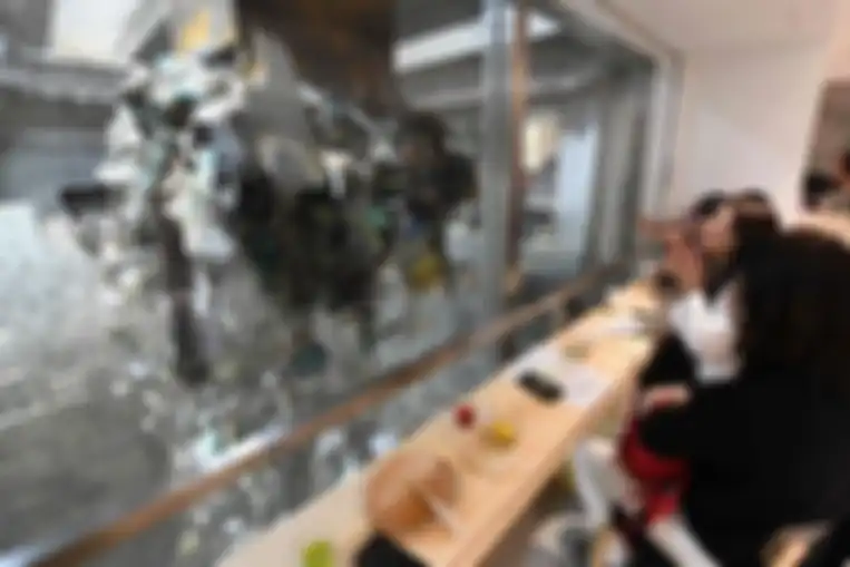 Gomi Pit, kafe yang dibangun di sebelah tempat pembakaran sampah.