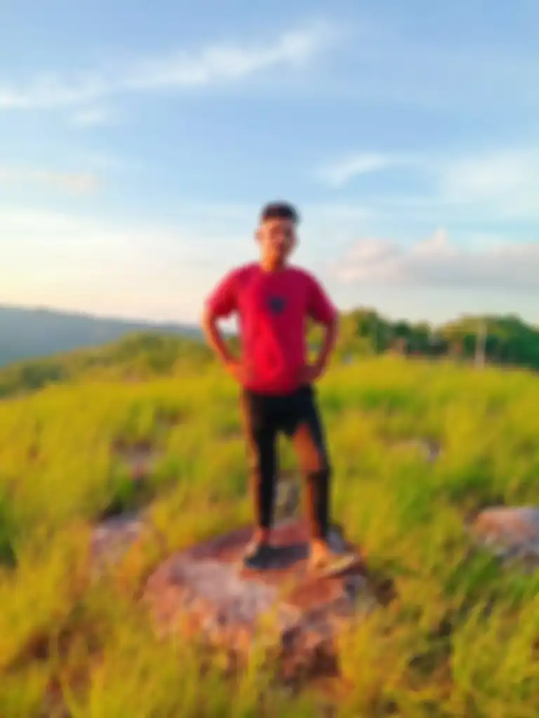Foto Arkin tahanan yang tewas di sel Polsek Katikutana juga ramai dibahas. Rupanya, Arkin memiliki akun media sosial yang cukup aktif. 