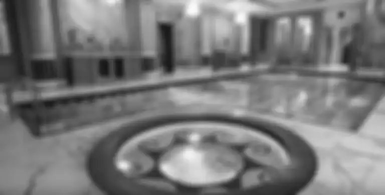 Kolam renang mewah dalam istana
