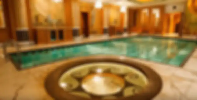 Kolam renang mewah dalam istana