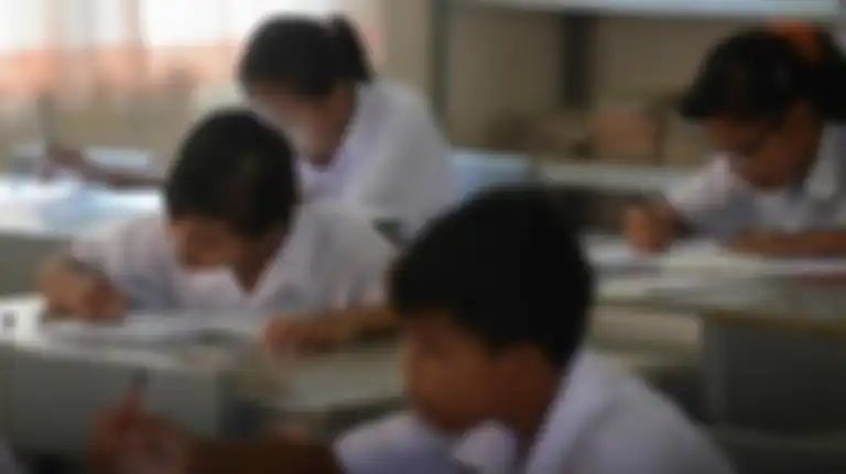 Seorang anak SD dihukum push-up ratusan kali karena belum membayar SPP. 