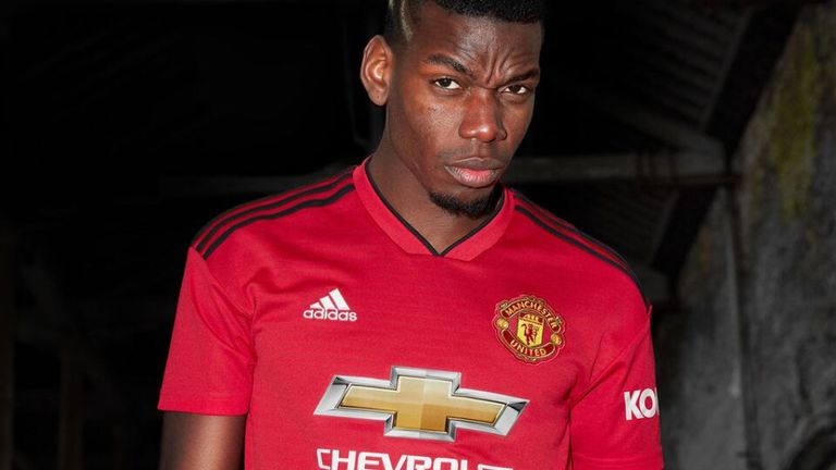 Pogba dengan Jersey Terbaru MU