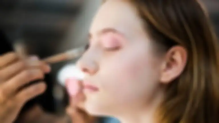 Enggak perlu menutupi dengan makeup