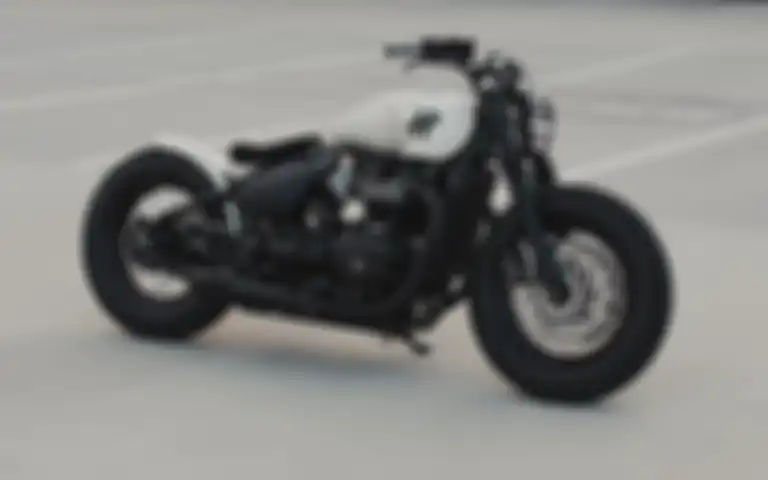Triumph Bobber Black custom garapan Hookie Co.