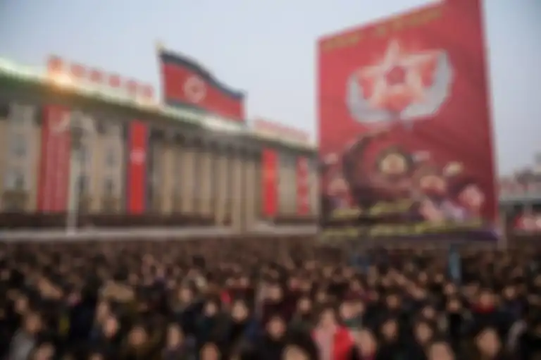 Warga Korut menggalang dukungan untuk pidato Tahun Baru di Pyongyang, 2019.