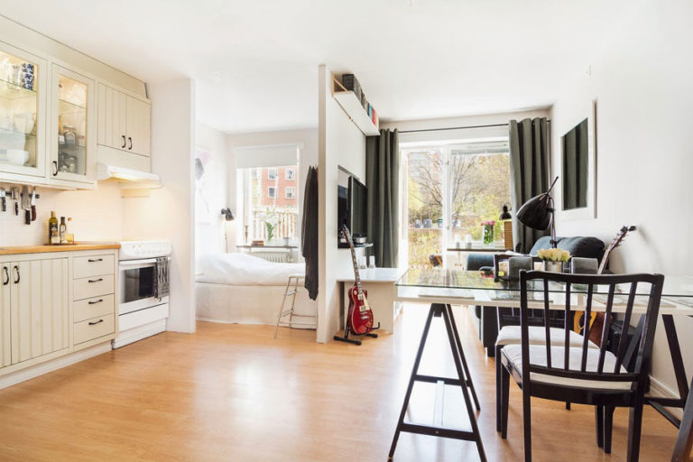 Minimalkan batas masif memperluas kesan ruang seperti di apartemen Korea.