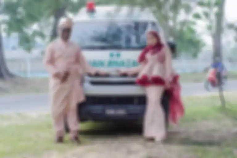 Pasangan Malaysia pilih foto pernikahan denagan mobil jenazah.