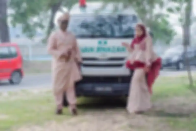 Pasangan Malaysia pilih foto pernikahan denagan mobil jenazah.
