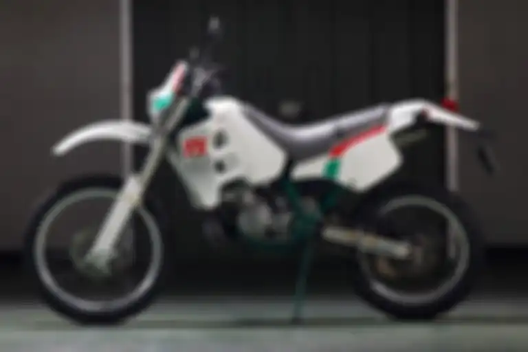 Kakak Suzuki TS 125, motor trail TS200R, desainya lebih gagah
