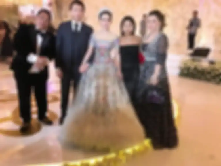 Tampil Cetar di Gala Dinner Syahrini dan Reino Barack, Aspri Hotman Paris Kepergok Bawa Tas Mungil hingga Jam Tangan Seharga Rumah Mewah!