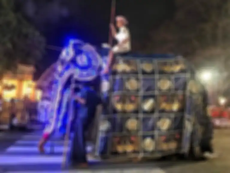 Tikiri melakukan kegiatan fetival tahunan.