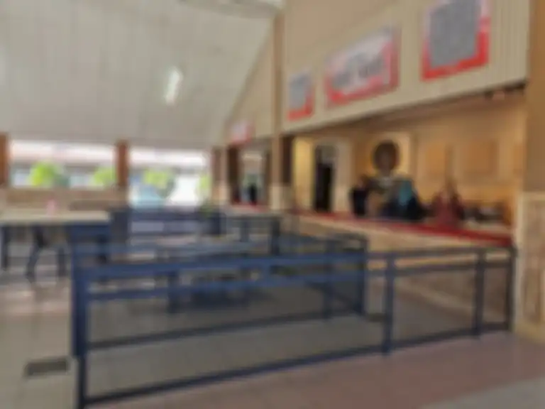 Interior kantin Sekolah Kebangsaan (SK) Taman Seri Wang yang viral karena mirip restoran hotel.