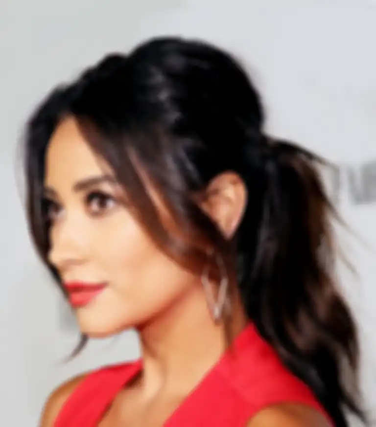 messy ponytail