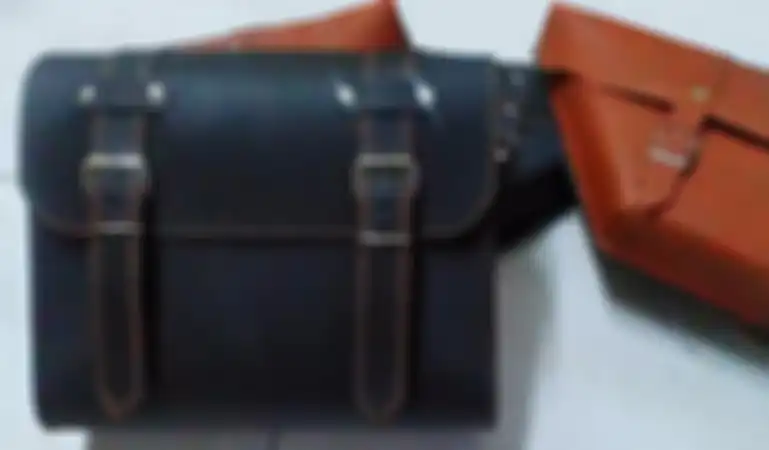 Selain model segitiga untuk dipasang di samping, ada juga model kotak buat di belakang.