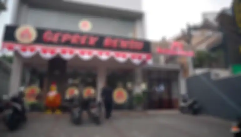 Warung BenSeafood menempel dengan Geprek Bensu