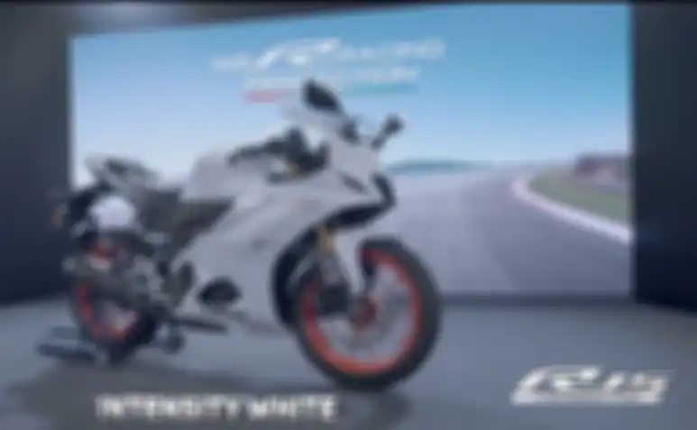 Yamaha R15 Intensity White 