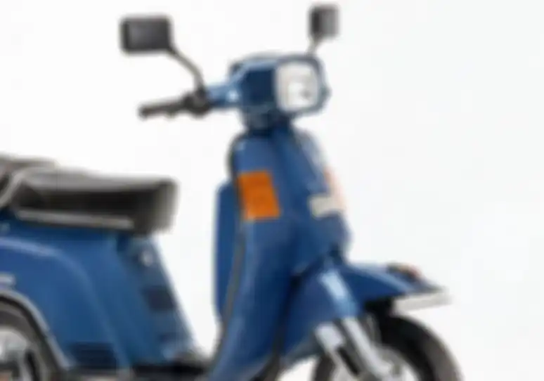 Bentuk fascia depan Suzuki Gemma 125 mirip Vespa Excel
