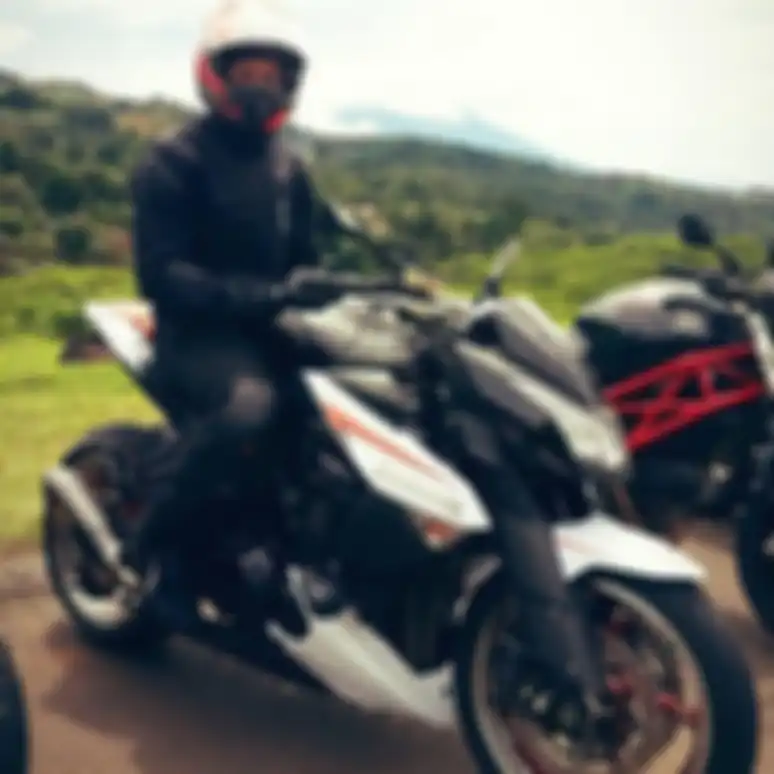 Suami Mimi Bayuh Ghaffar Yahuza ternyata punya kebiasaan begini. Sejak gosip istrinya merebak, Ghaffar dikabar digugat cerai. 