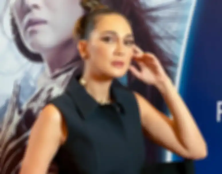  Luna Maya ungkap pengalaman ciuman pertamanya di masa lalu.