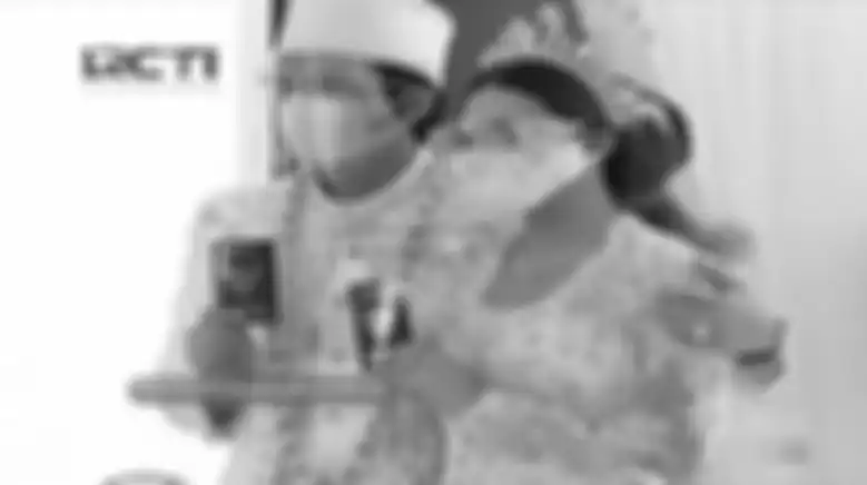 Atta Halilintar dan Aurel Hermansyah memamerkan buku nikah mereka