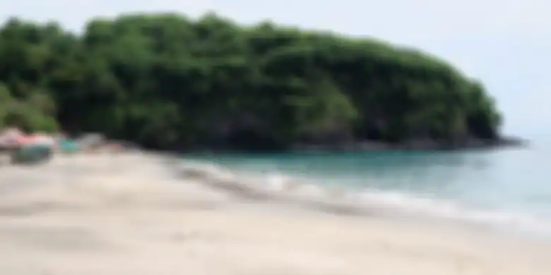 Silvita Agmasari Pantai Bias Putih atau Virgin Beach di Karangasem, Bali.