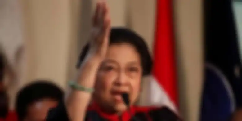 Foto Jokowi mencium tangan Megawati menuai kritik. Jokowi mengatakan, tidak ada yang istimewa dari aksinya mencium tangan Megawati.
