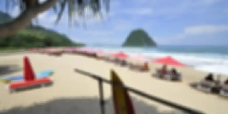 Pemandangan Pantai Pulau Merah, Banyuwangi