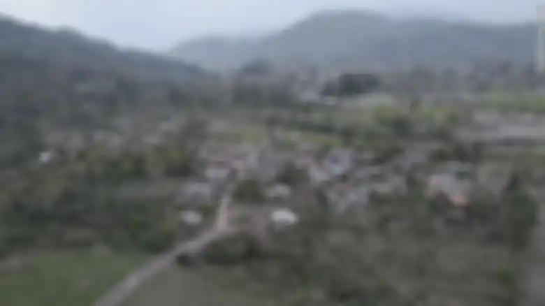 Wilayah yang rusak dari Curah Roboan tampak kosong hari Senin kemarin. Banyak lokasi telah dievakuasi di sekitar gunung Semeru
