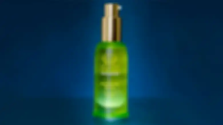 Skincare Lisa BLACKPINK: Serum Resurfacing Tata Harper.