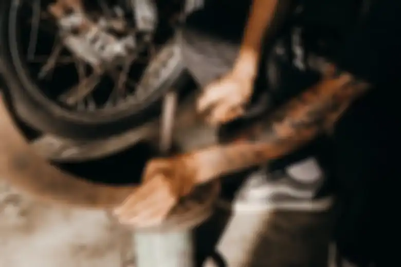Suasana modifikasi di Lawless Jakarta Garage