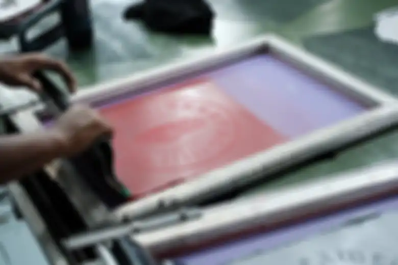 proses pengerjaan sablon di in house Sekepal Aspal.