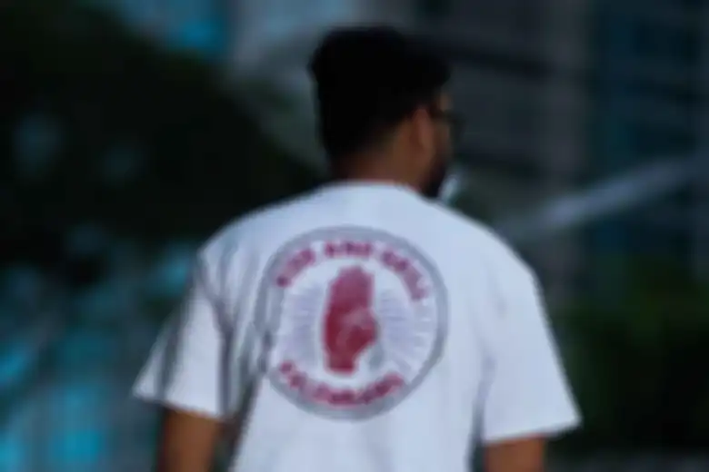 Tampak belakang t-shirt eksklusif Sekepal Aspal X Ride and Grill. 