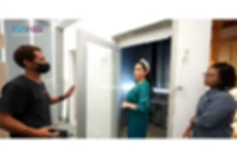 Lift rumah Orkanda dilengkapi dengan safety edge sensor, sehingga aman digunakan untuk anak kecil dan lansia.