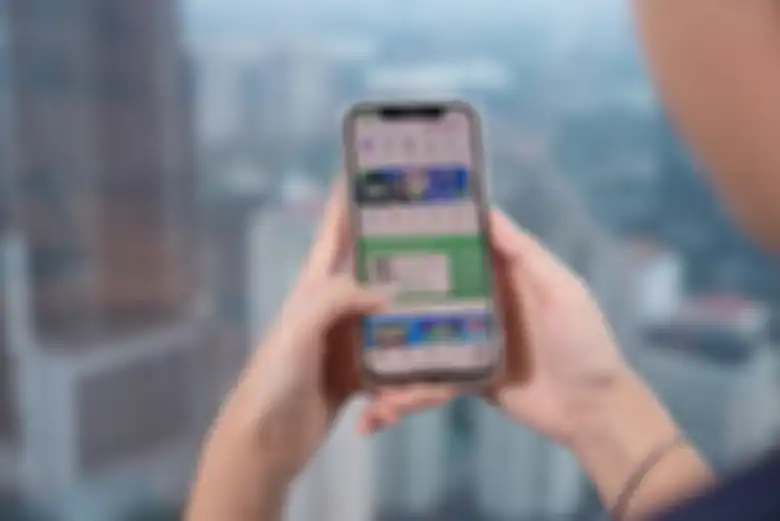 Tokopedia menghadirkan dua fitur terbarunya, yaitu built-in Dark Mode dan tampilan layar khusus ponsel lipat (foldable).