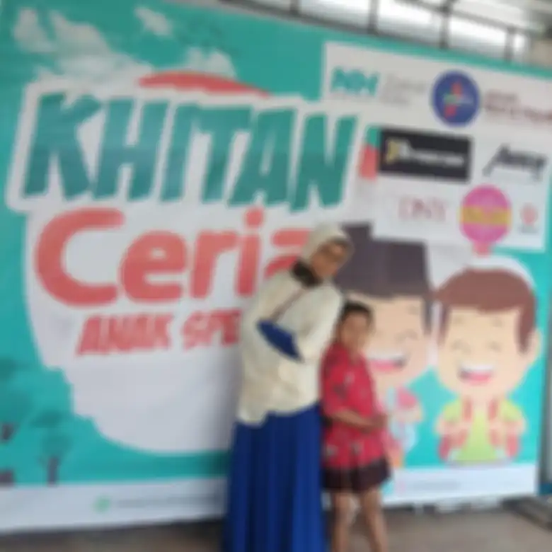 Foto wanita berhijab yang ngotot laporkan Lesti Kejora dan Rizky Billar ke polisi muncul di media sosial. 