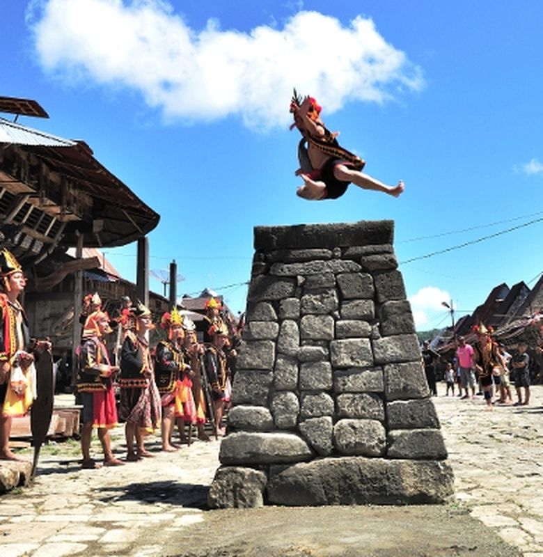 Fahombo, Olahraga Lompat Batu dari Nias - Bobo