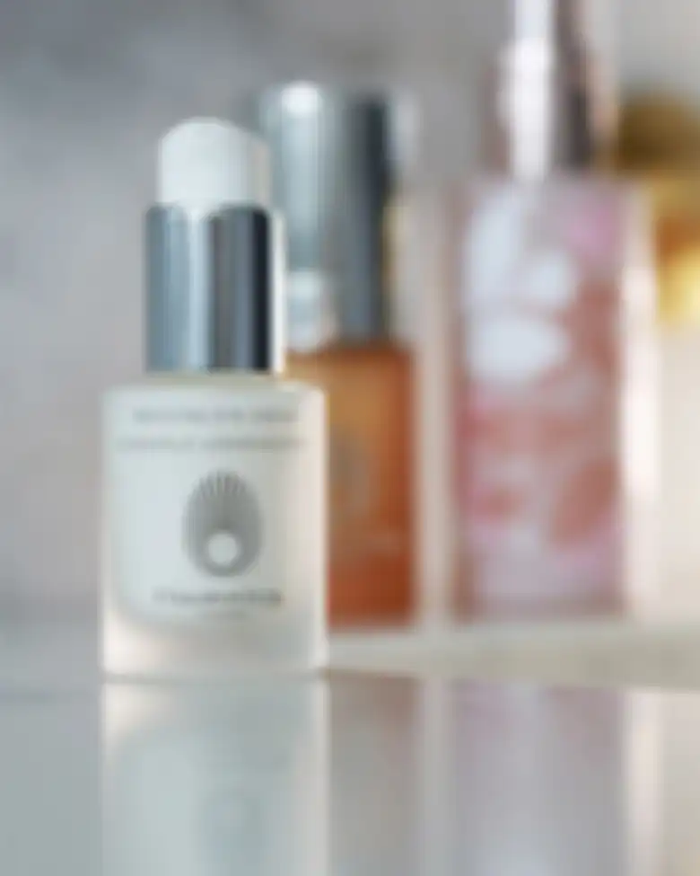 Skincare Lisa BLACKPINK: Omorovicza Reviving Eye Cream. 